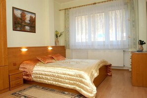 Kamer, 1 twee- of 2 eenpersoonsbedden | Gratis babybedden, extra bedden, gratis wifi