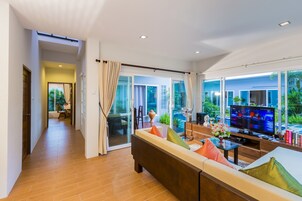 TV LED, DVD player, filmes pagos