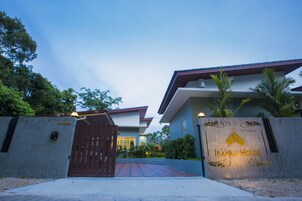 Fachada de la propiedad