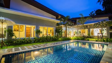 Outdoor pool, pool loungers
