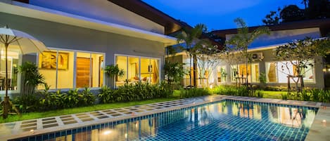 Outdoor pool, pool loungers