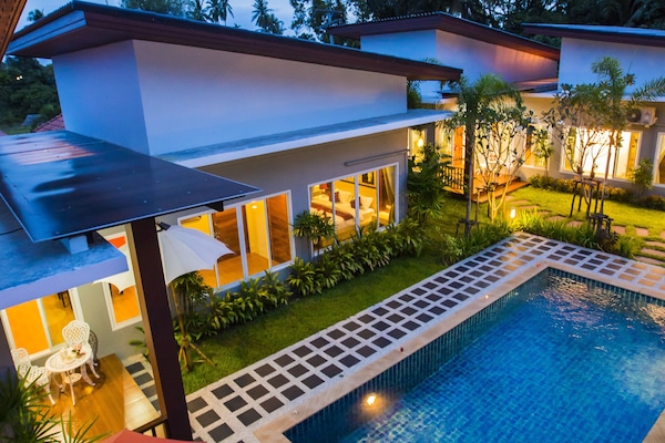 Outdoor pool, sun loungers