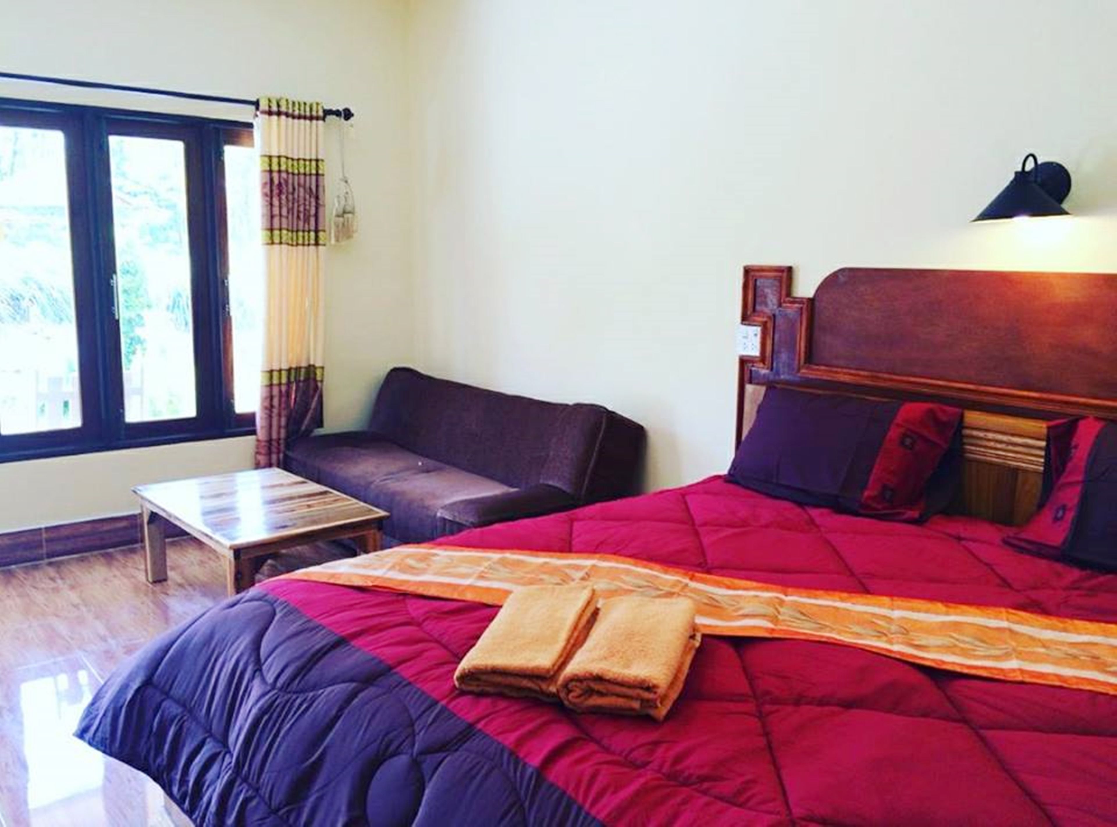 Escritorio, cortinas blackout y wifi gratis 