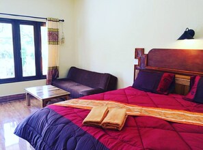 高级双人房 (Air Con) | 办公桌、遮光窗帘、免费 WiFi