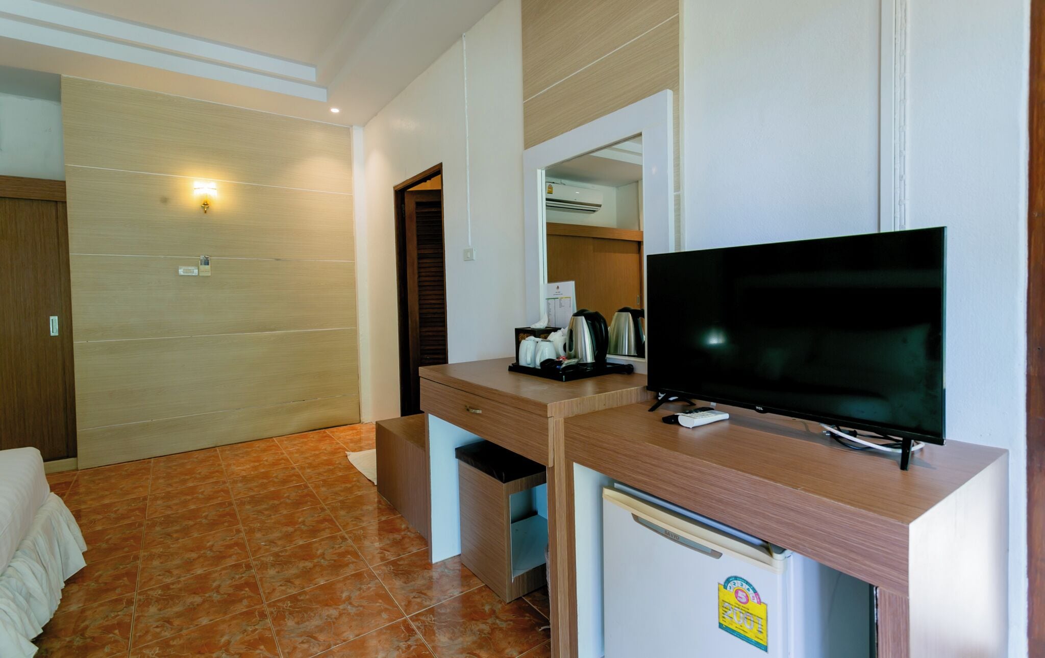 deluxe semi-detached cottage | desk, blackout curtains, free wifi, bed sheets