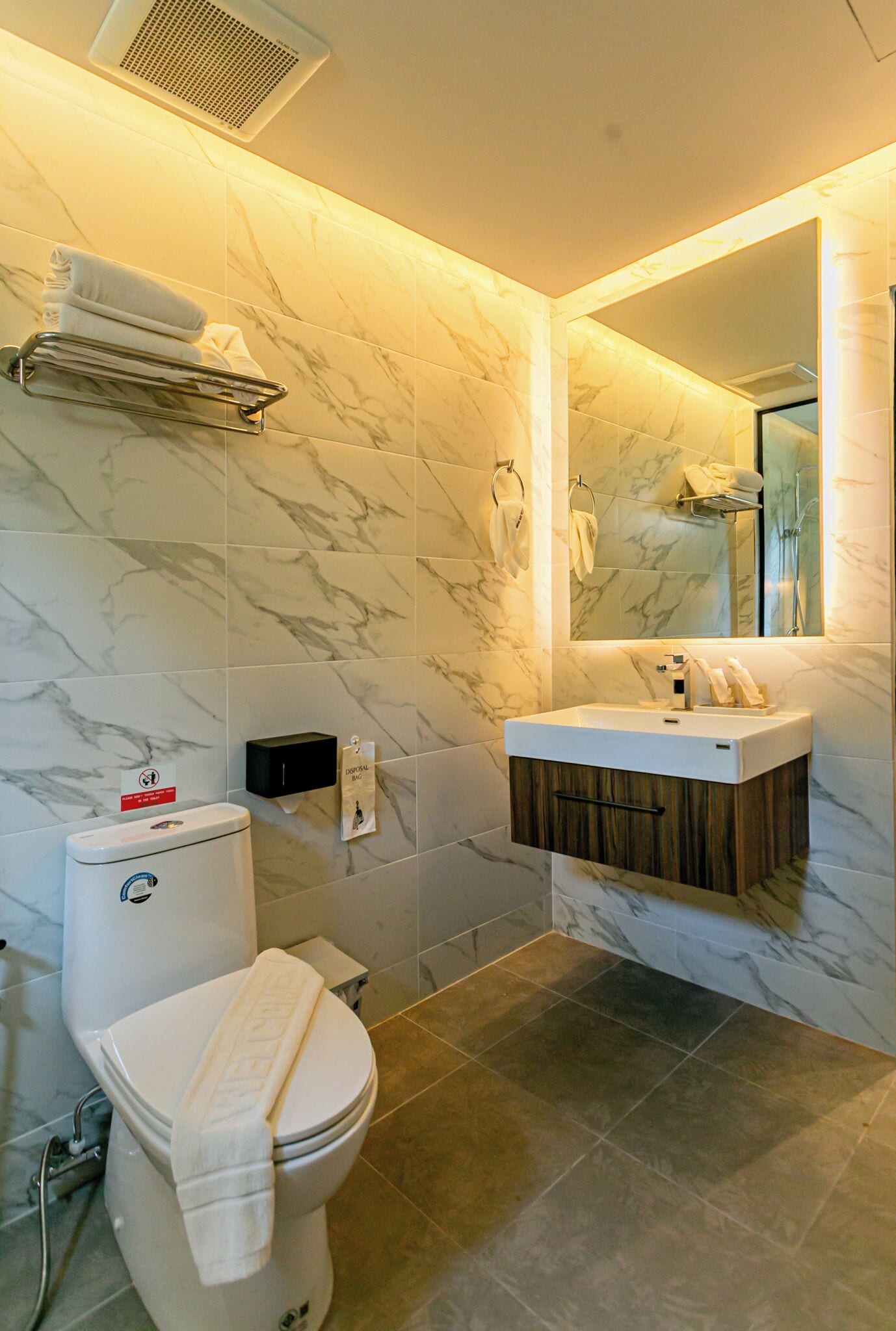 grand cottage | bathroom | free toiletries, hair dryer, bidet, towels