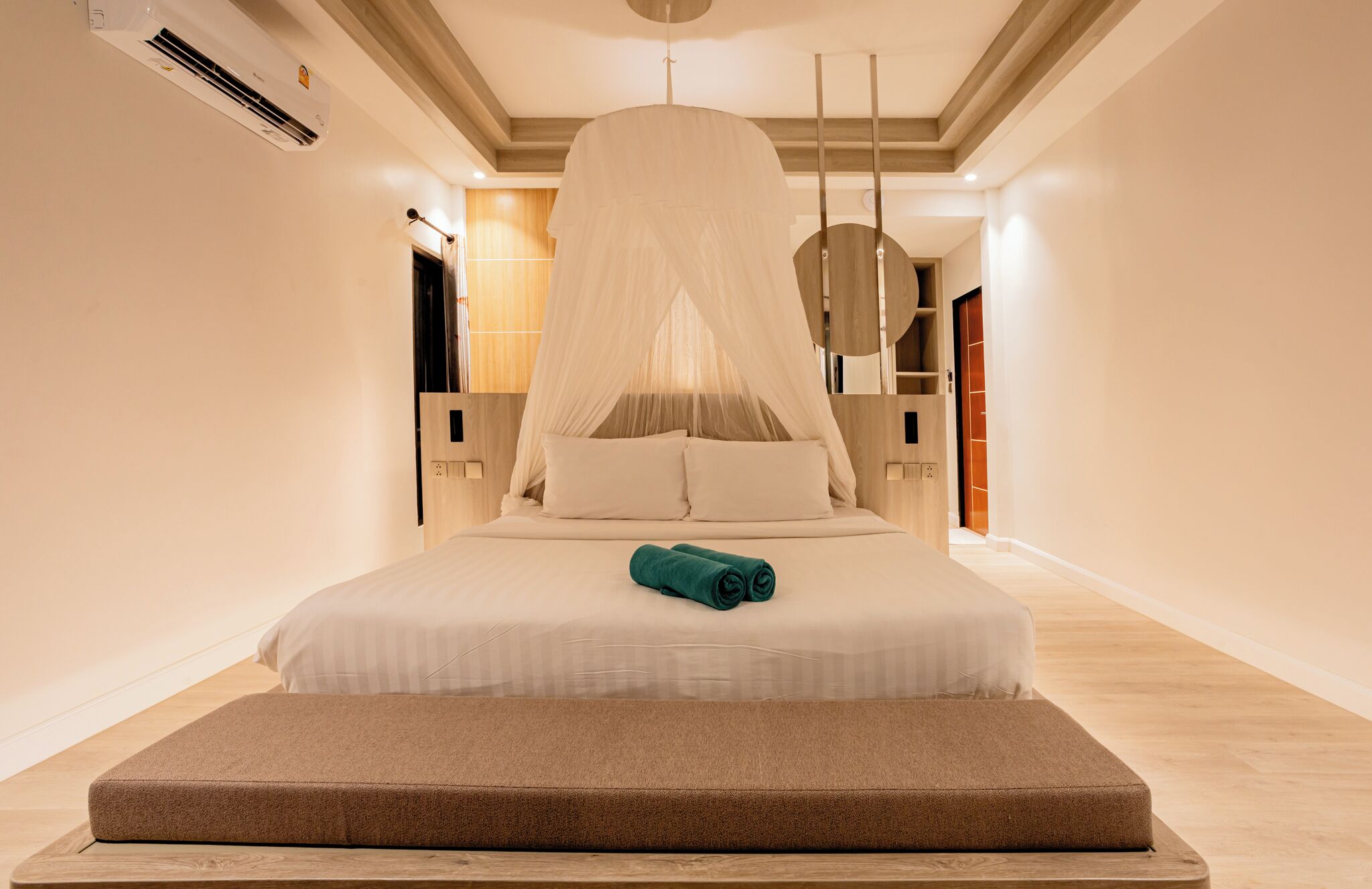 Desk, blackout curtains, free WiFi