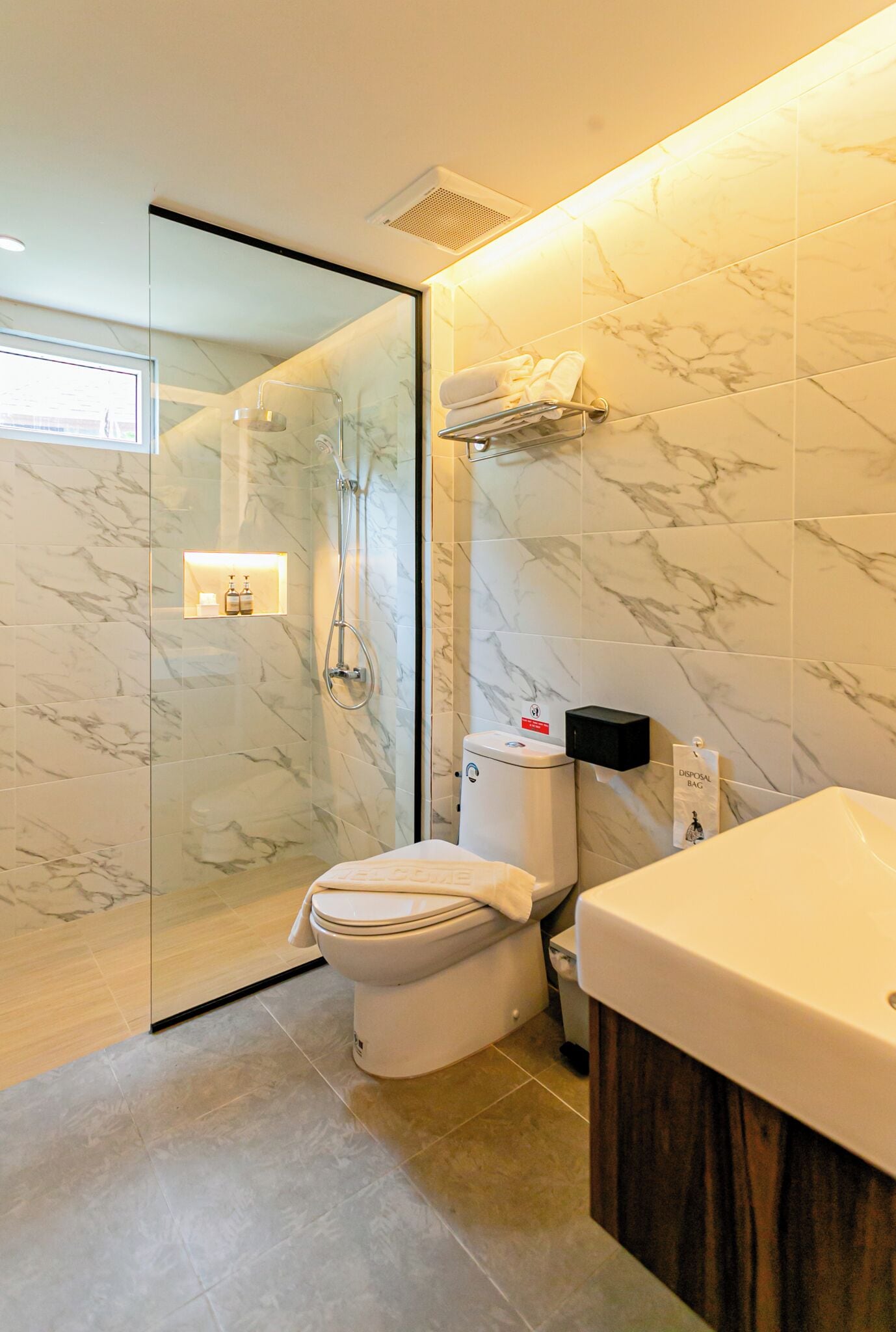 grand cottage | bathroom | free toiletries, hair dryer, bidet, towels