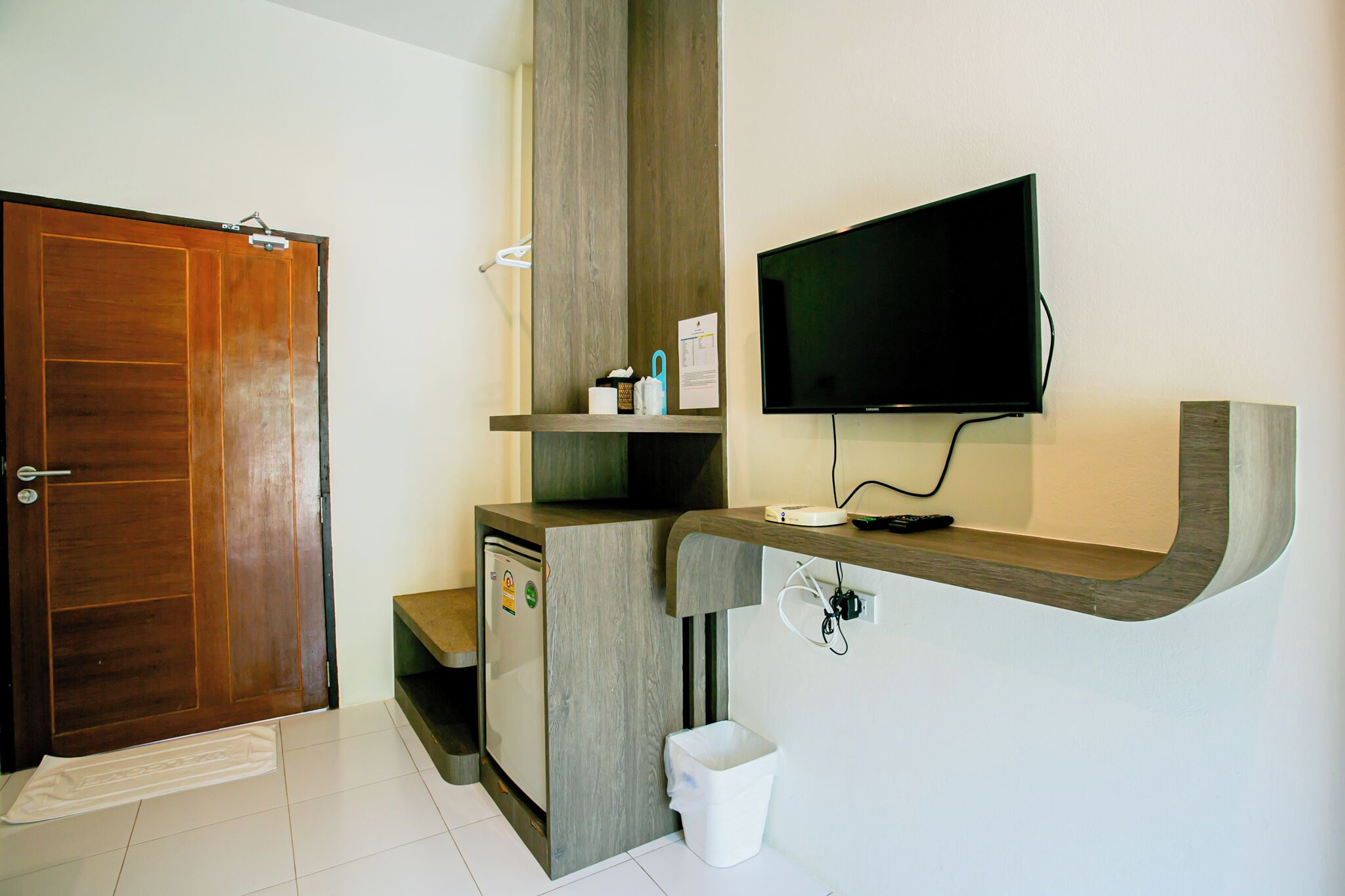 deluxe double or twin room | desk, blackout curtains, free wifi, bed sheets