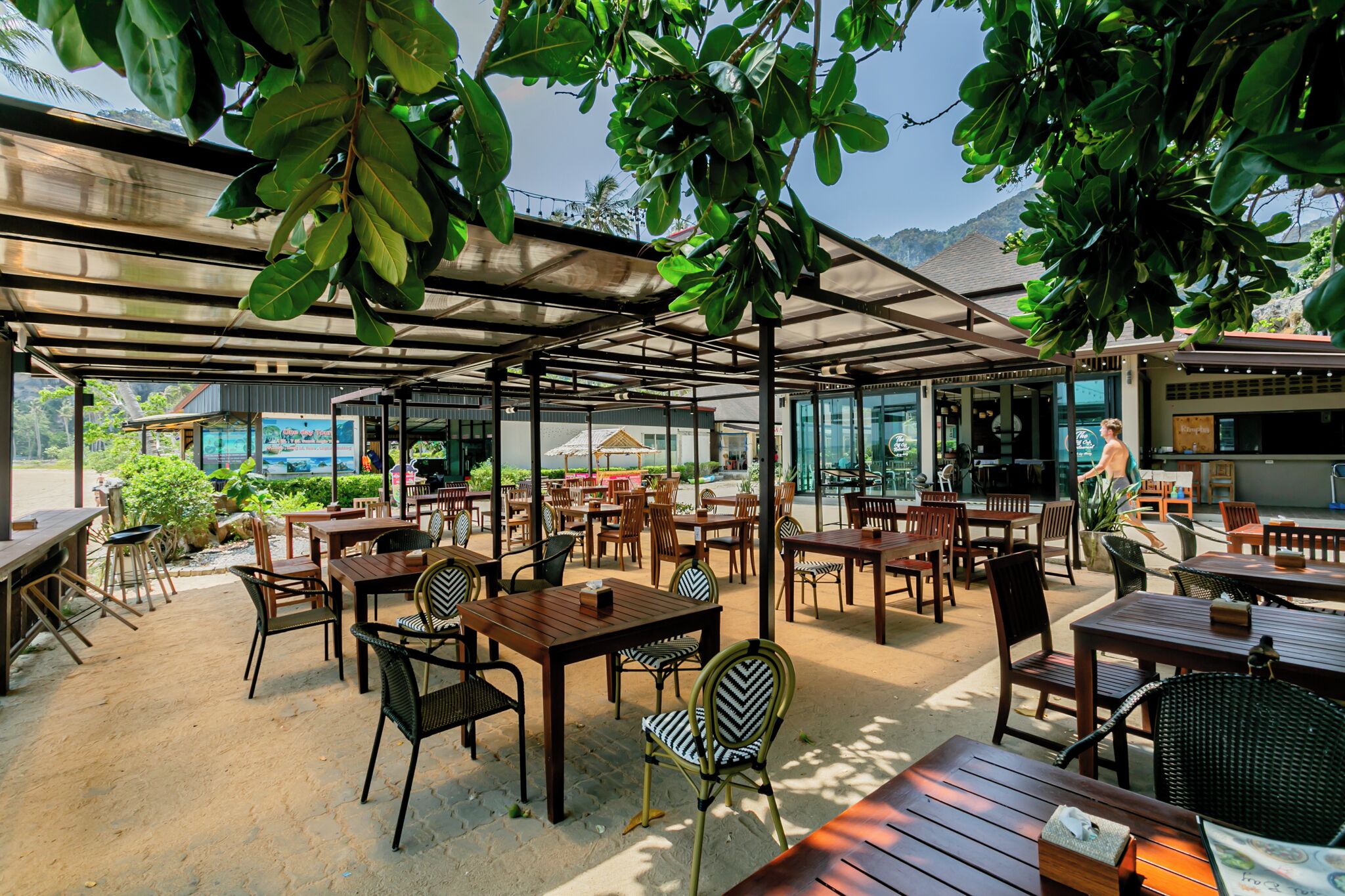 breakfast, lunch, dinner served; thai cuisine