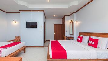 Deluxe Triple Room | Blackout curtains, soundproofing, free WiFi, bed sheets