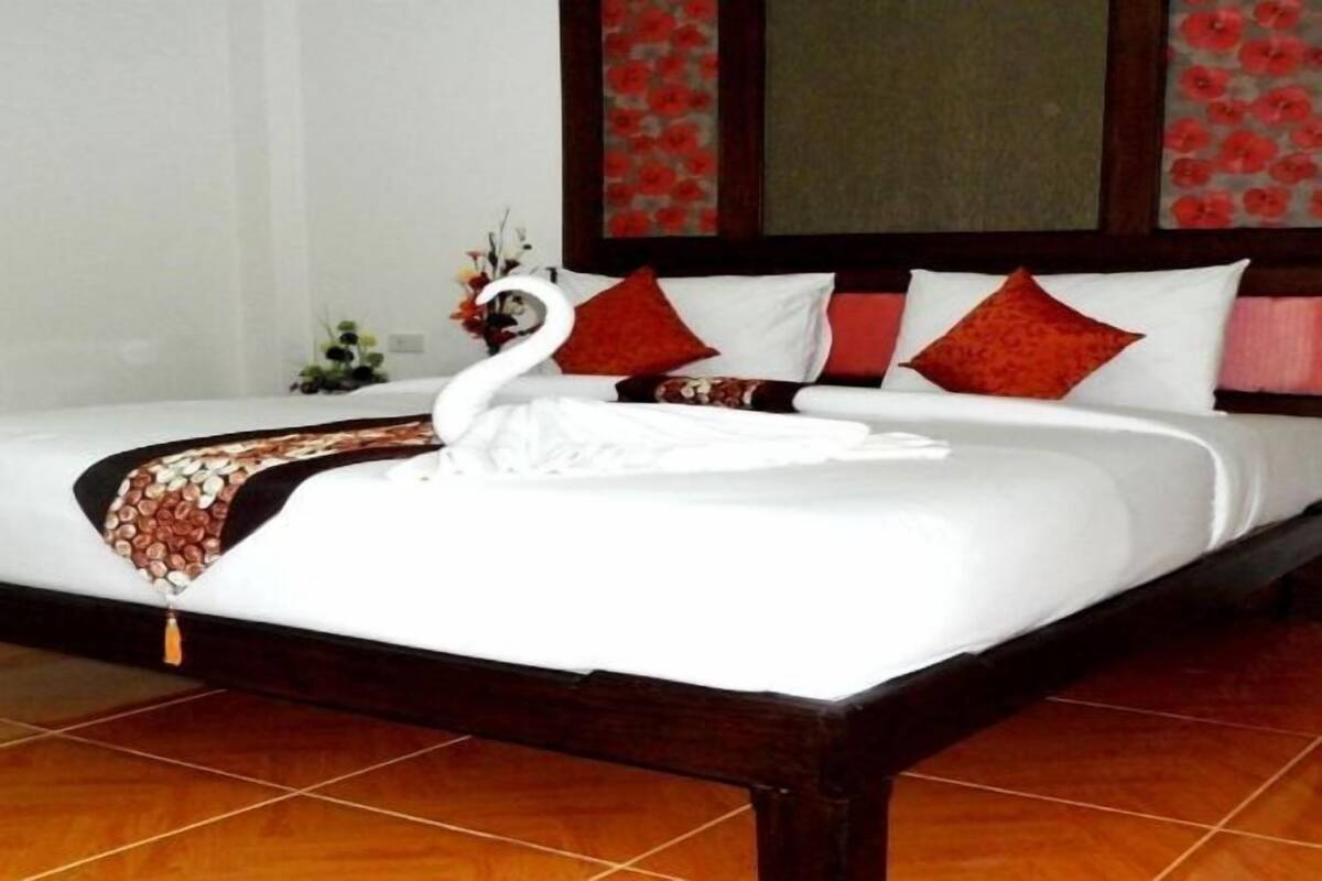 In-room safe, rollaway beds, free WiFi, bed sheets