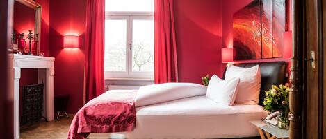 Hypo-allergenic bedding, down comforters, minibar