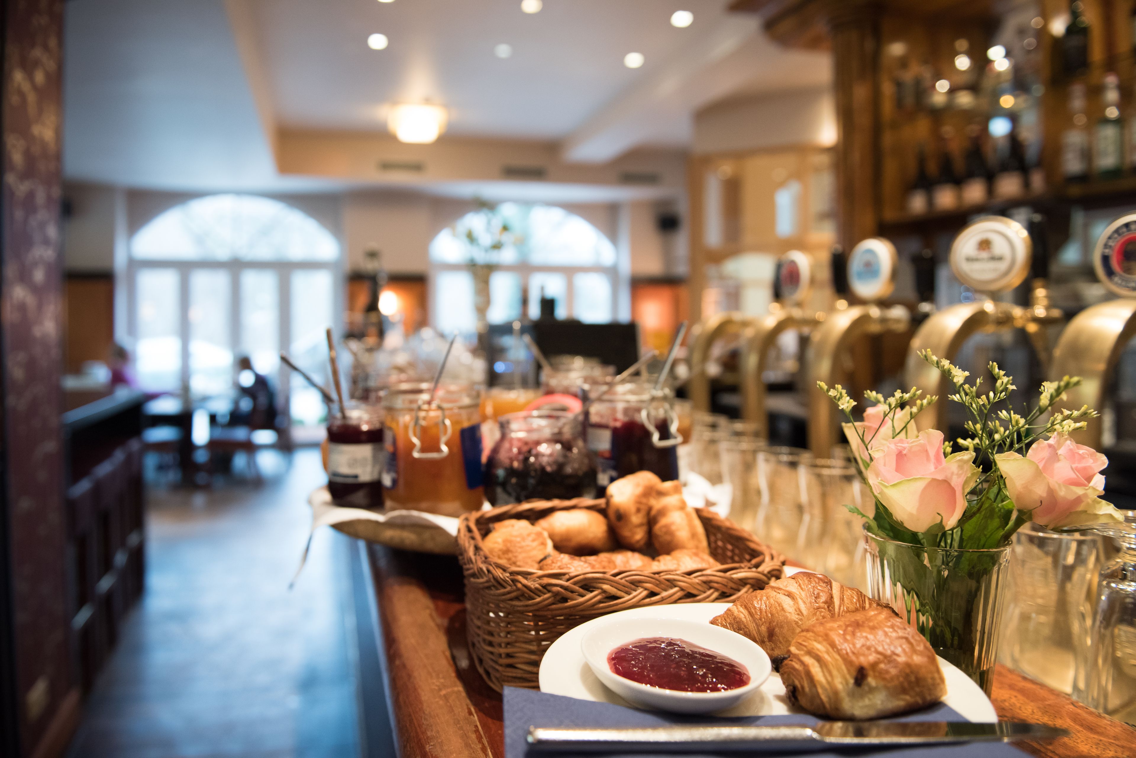 含每日吃到飽早餐