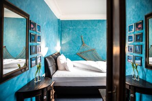 Allergikerbettwaren, Daunenbettdecken, Minibar, individuell dekoriert