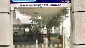 A hotel entrance with a sign for 'IPIRANGA HOTEL' and contact information.