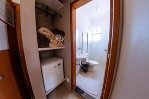 Deluxe Room (Sextuple) | Bathroom | Shower, free toiletries, hair dryer, towels