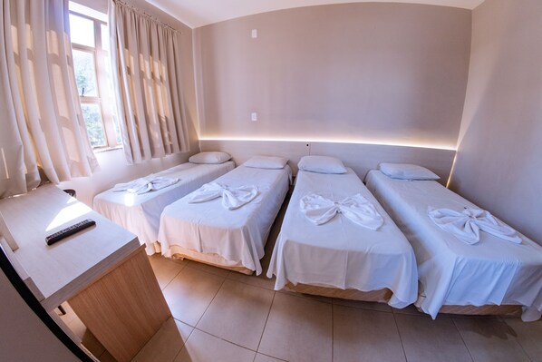 Habitación Deluxe (Sextuple) | 1 habitación, ropa de cama hipoalergénica, minibar y escritorio 