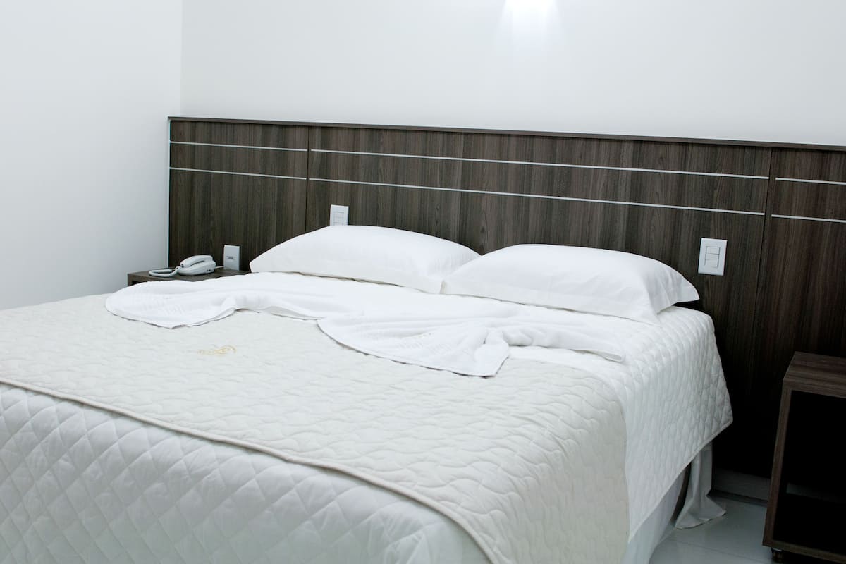 room, accessible | premium bedding, minibar, desk, free wifi