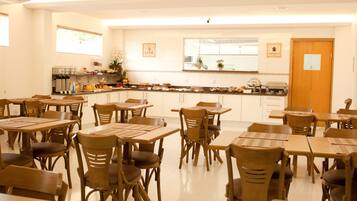 Desayuno buffet incluido todos los días