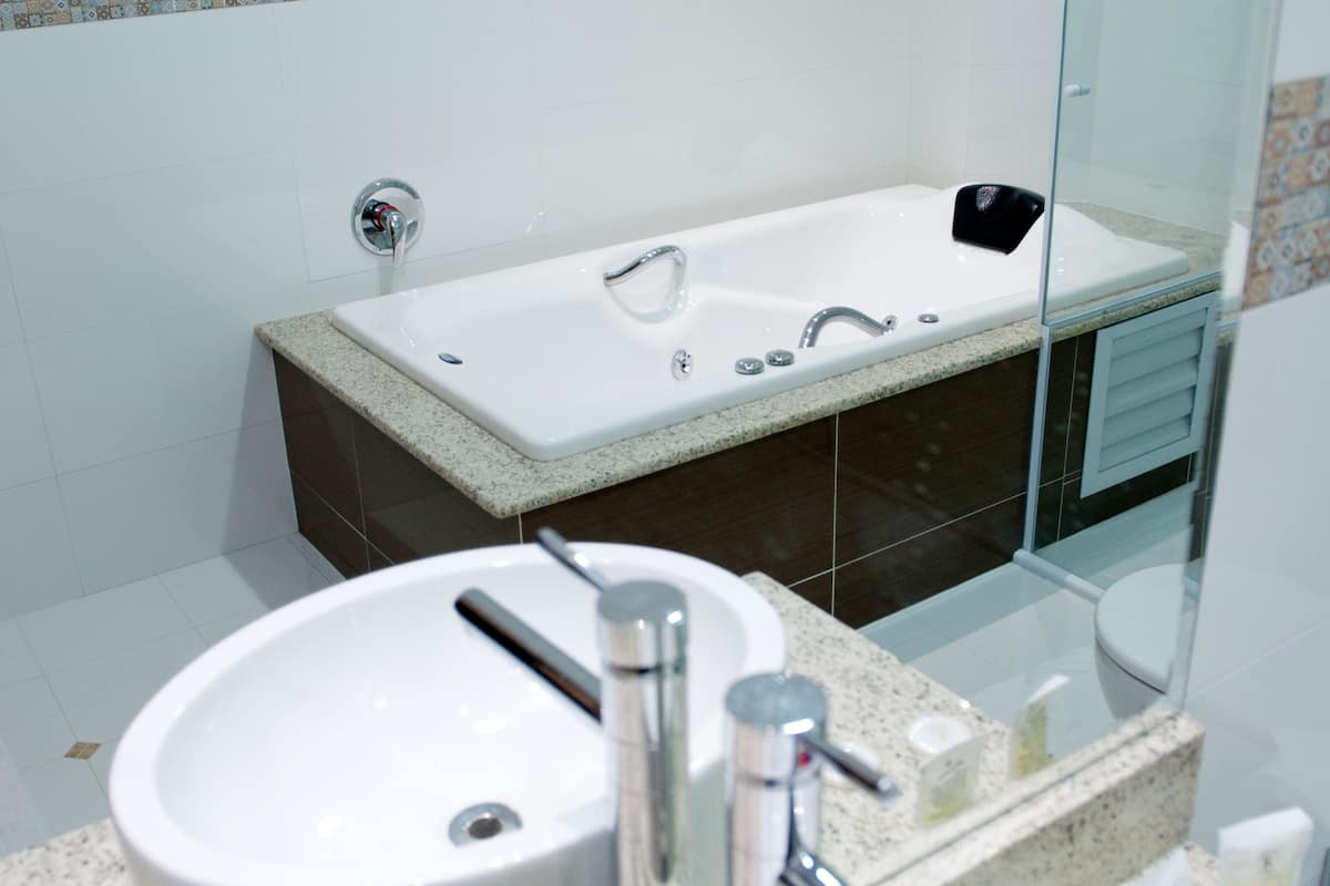 suite, jetted tub | bathroom | shower, free toiletries, hair dryer, towels