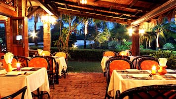 Breakfast, lunch, dinner served; Thai cuisine, sea views