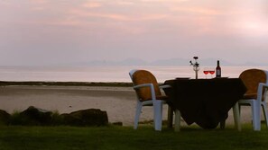 Serveert ontbijt, lunch, diner, Thaise gerechten, zeezicht 