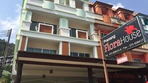 A multi-story building with a sign for "Prang FloraHouse" indicating it is available for rent. - Pranang Flora House (Krabi)