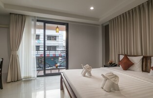 Minibar con artículos gratuitos y caja de seguridad en la habitación