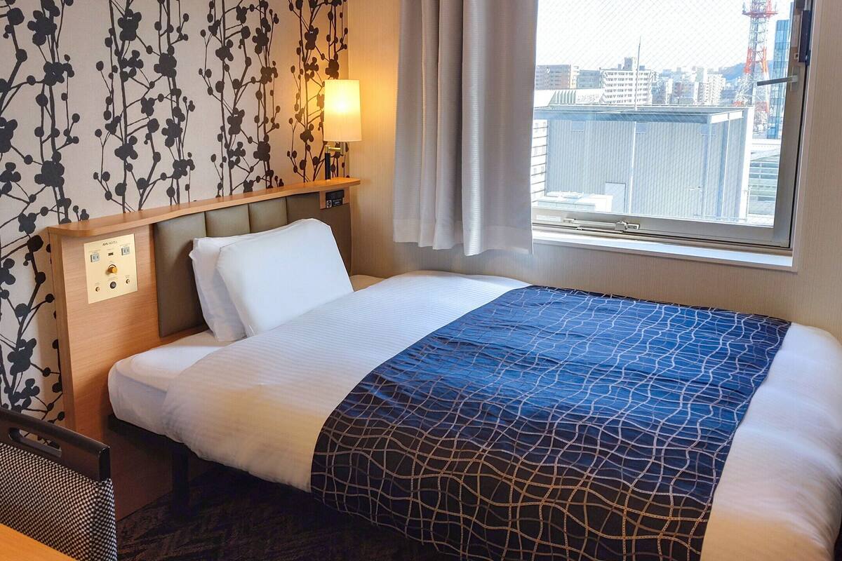 Down duvets, desk, soundproofing, free WiFi