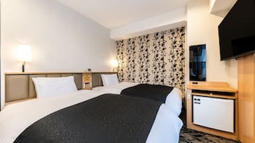 羽毛の掛け布団、デスク、防音設備、WiFi (無料)