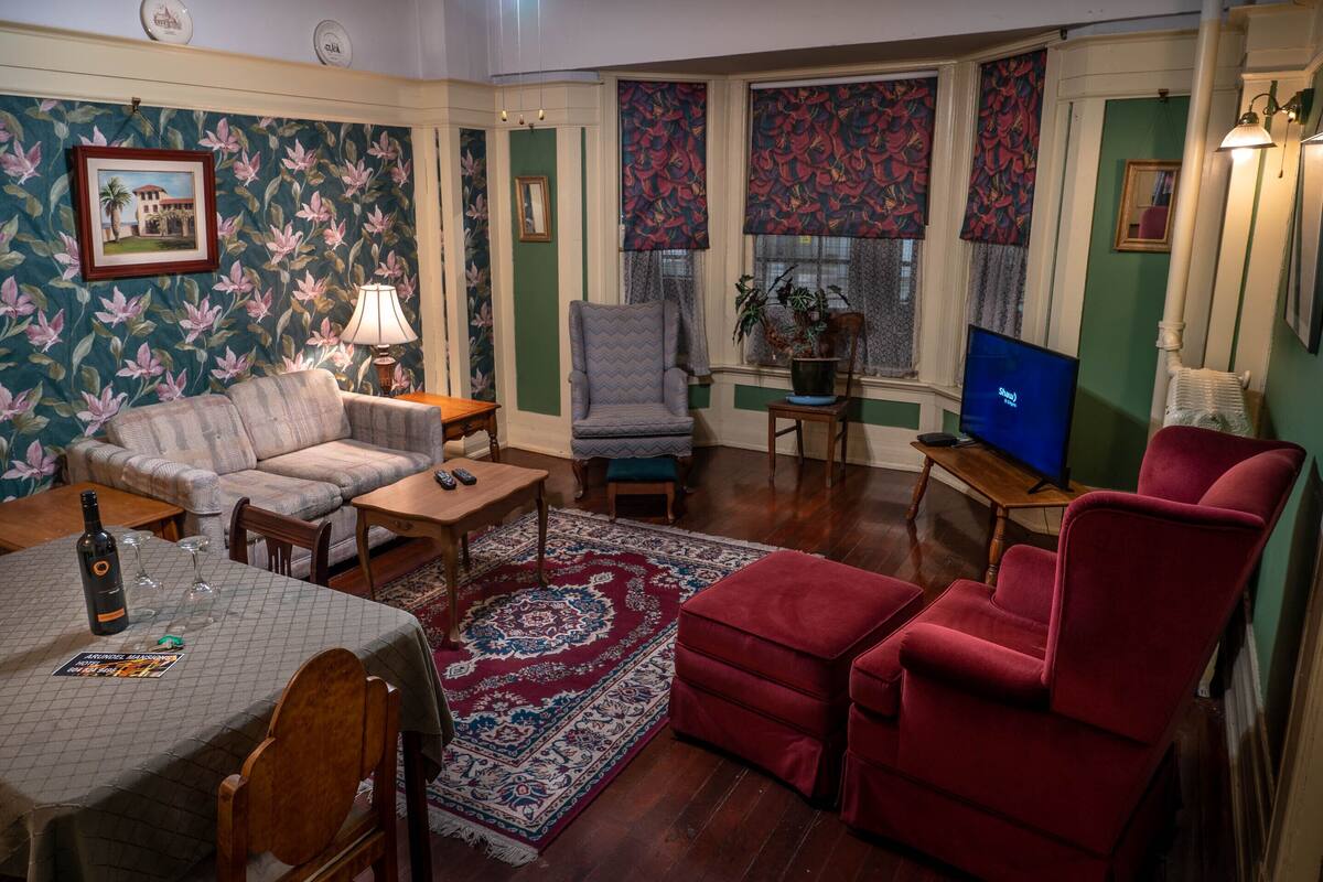 Suite, 1 Bedroom | Living room | Flat-screen TV