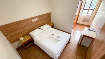 Habitación doble | Ropa de cama hipoalergénica, minibar, escritorio