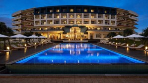 A multi-story hotel with a swimming pool in front. - Cypress Resort Kumejima (Kumejima)
