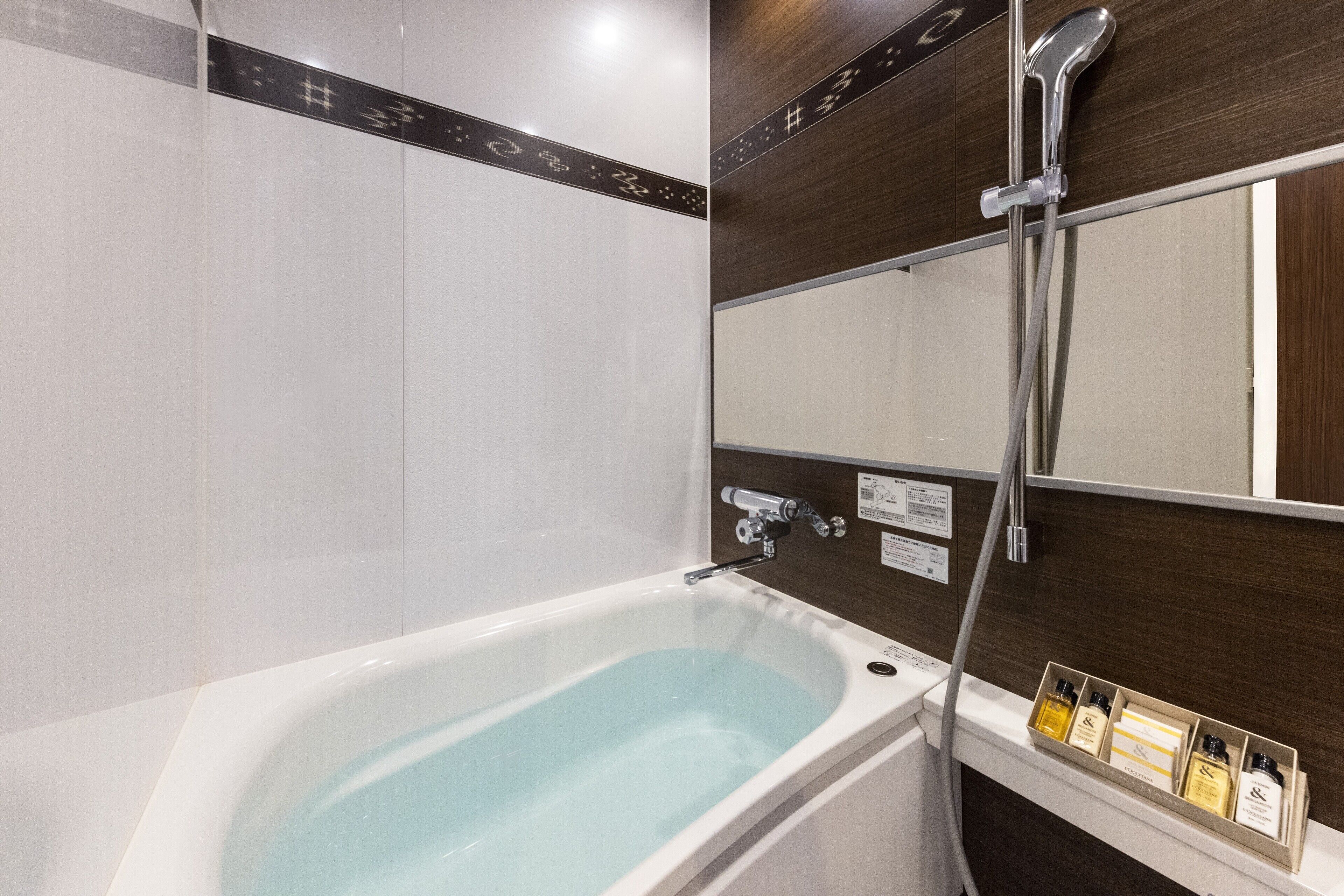 premier ocean front, non smoking | bathroom | combined shower/bathtub, deep-soaking bathtub, designer toiletries
