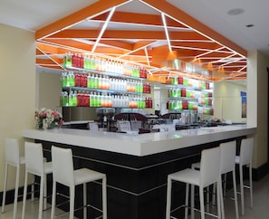 Bar (on property) - Puerto Mercado Hotel (Montevideo)