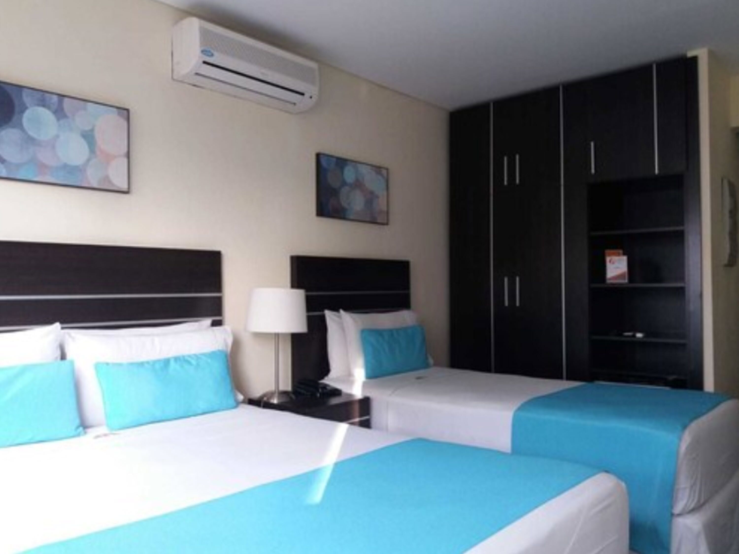 standard triple room | 1 bedroom, minibar, in-room safe, individually decorated