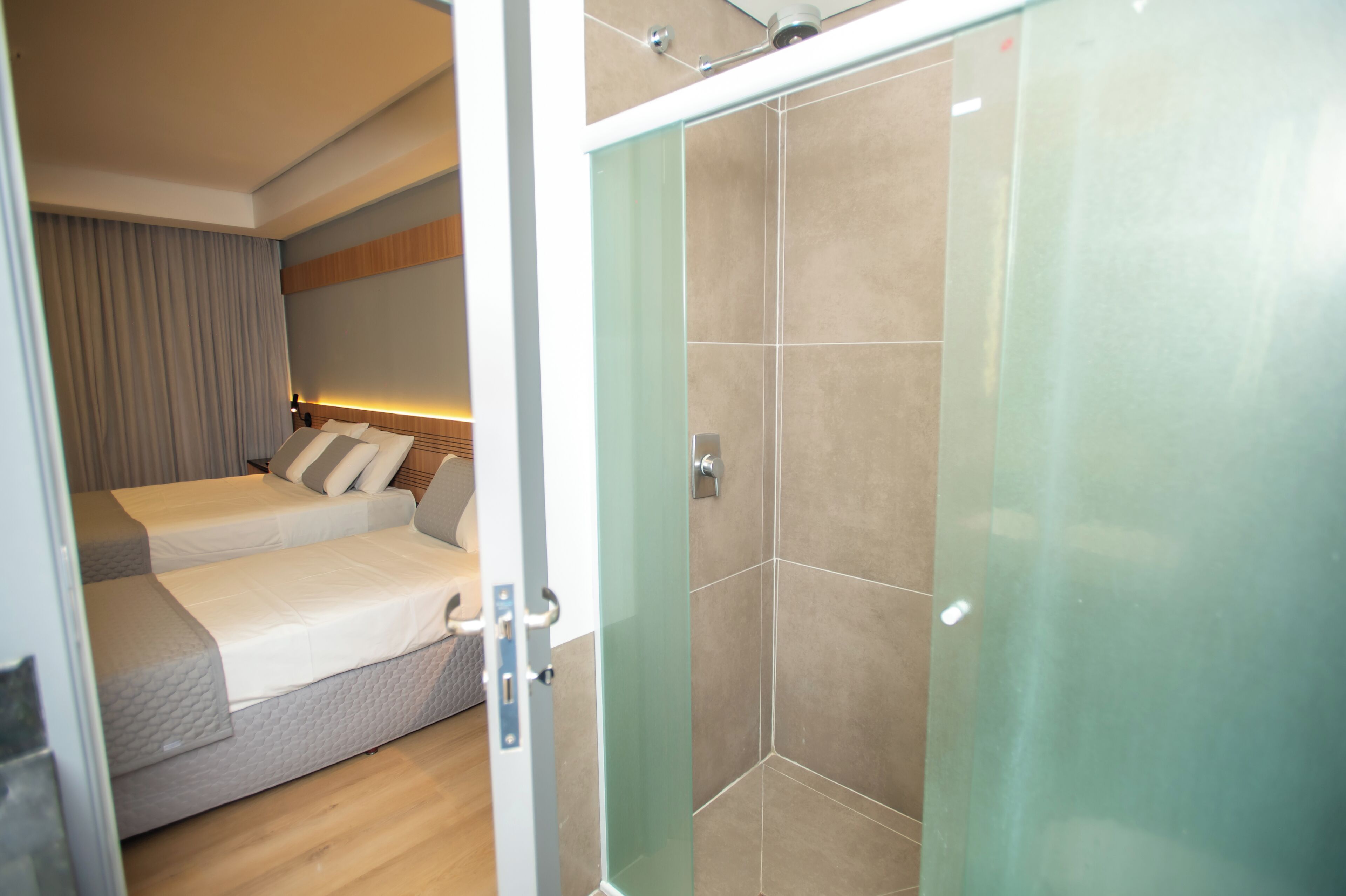 EXECUTIVO TRIPLO CASAL | In-room safe, desk, blackout curtains, free WiFi