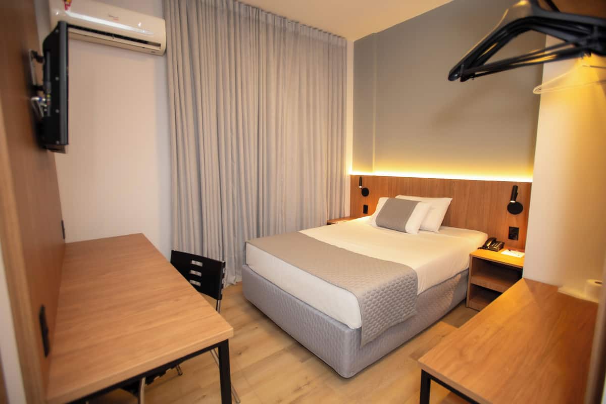 EXECUTIVO SINGLE | Cofres nos quartos, escrivaninha, cortinas blackout, Wi-Fi de cortesia