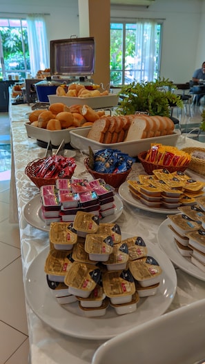 Lunch and dinner served, international cuisine - Delcas Hotel (Cuiabá)