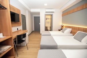 EXECUTIVO TRIPLO TWIN | Cofres nos quartos, escrivaninha, cortinas blackout, Wi-Fi de cortesia
