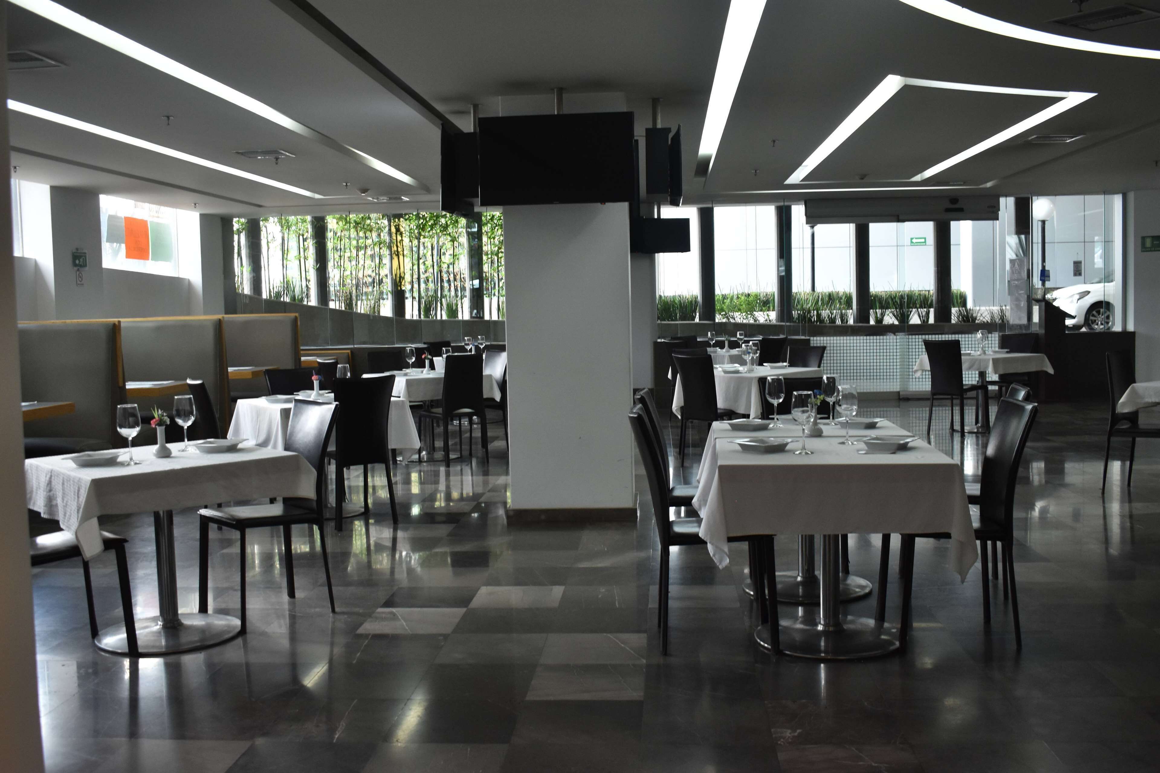 供應早餐、午餐及晚餐