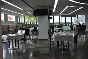 Frühstück, Mittagessen und Abendessen