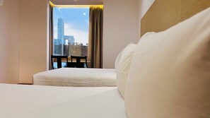 Down duvets, memory-foam beds, in-room safe, individually furnished - Ramada by Wyndham Mexico City Santa Fe (Mexico City)