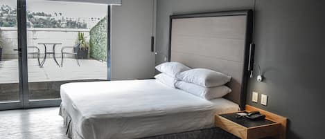 Suite, 1 cama King size, para no fumadores, Terraza | Edredón, camas con efecto memoria y caja de seguridad en la habitación