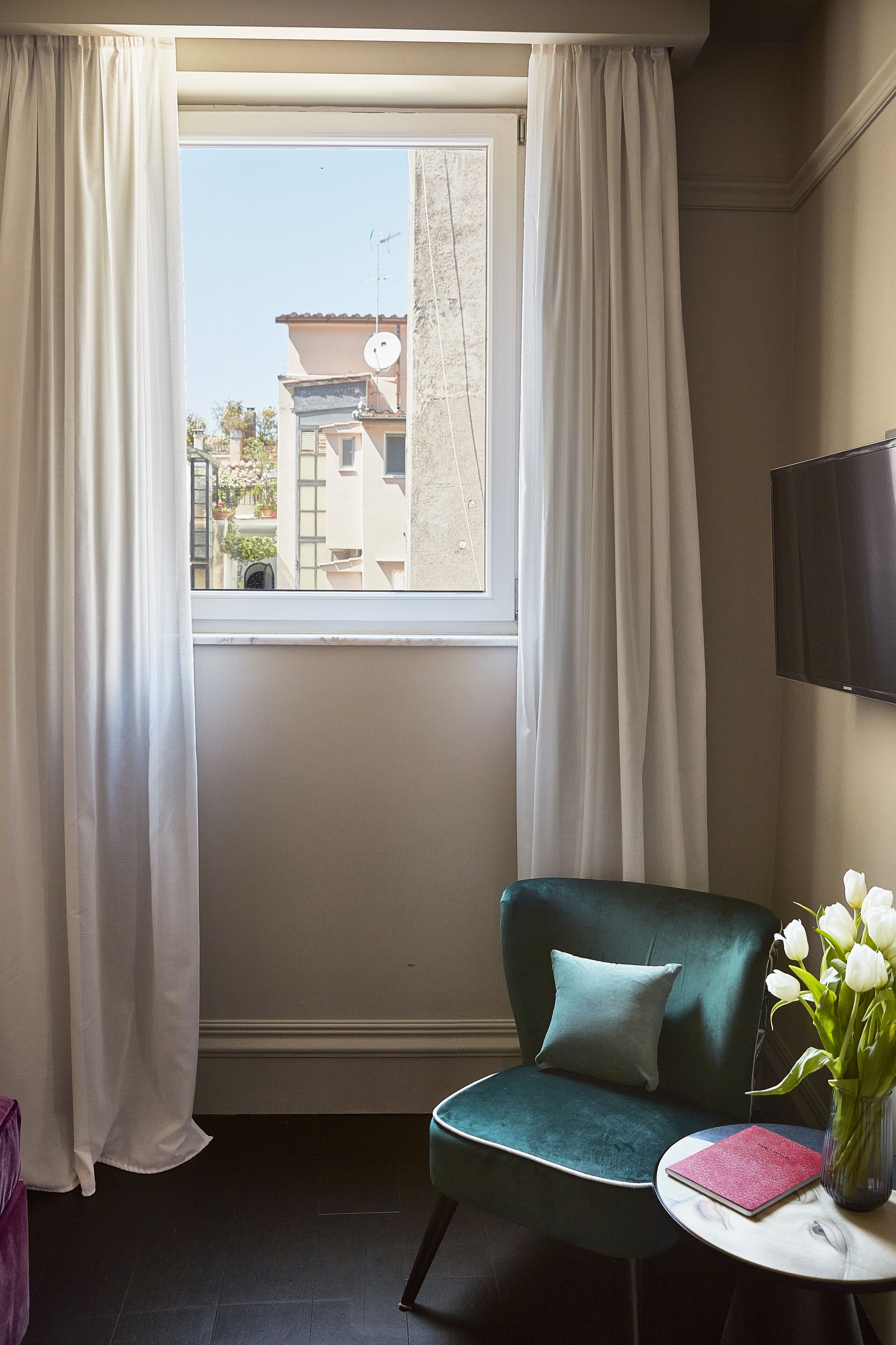 suite | premium bedding, minibar, in-room safe, desk