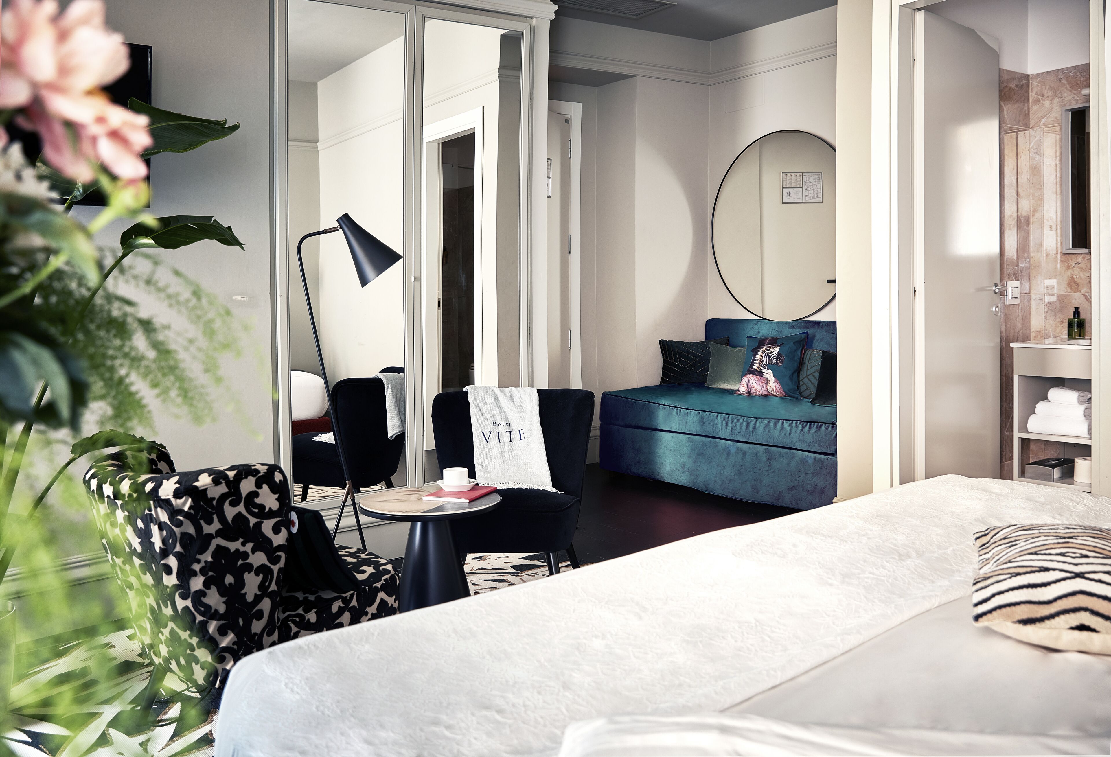 deluxe room (deluxe large room) | premium bedding, minibar, in-room safe, desk