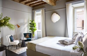 Rom – deluxe | Sengetøy av topp kvalitet, minibar, safe på rommet og skrivebord