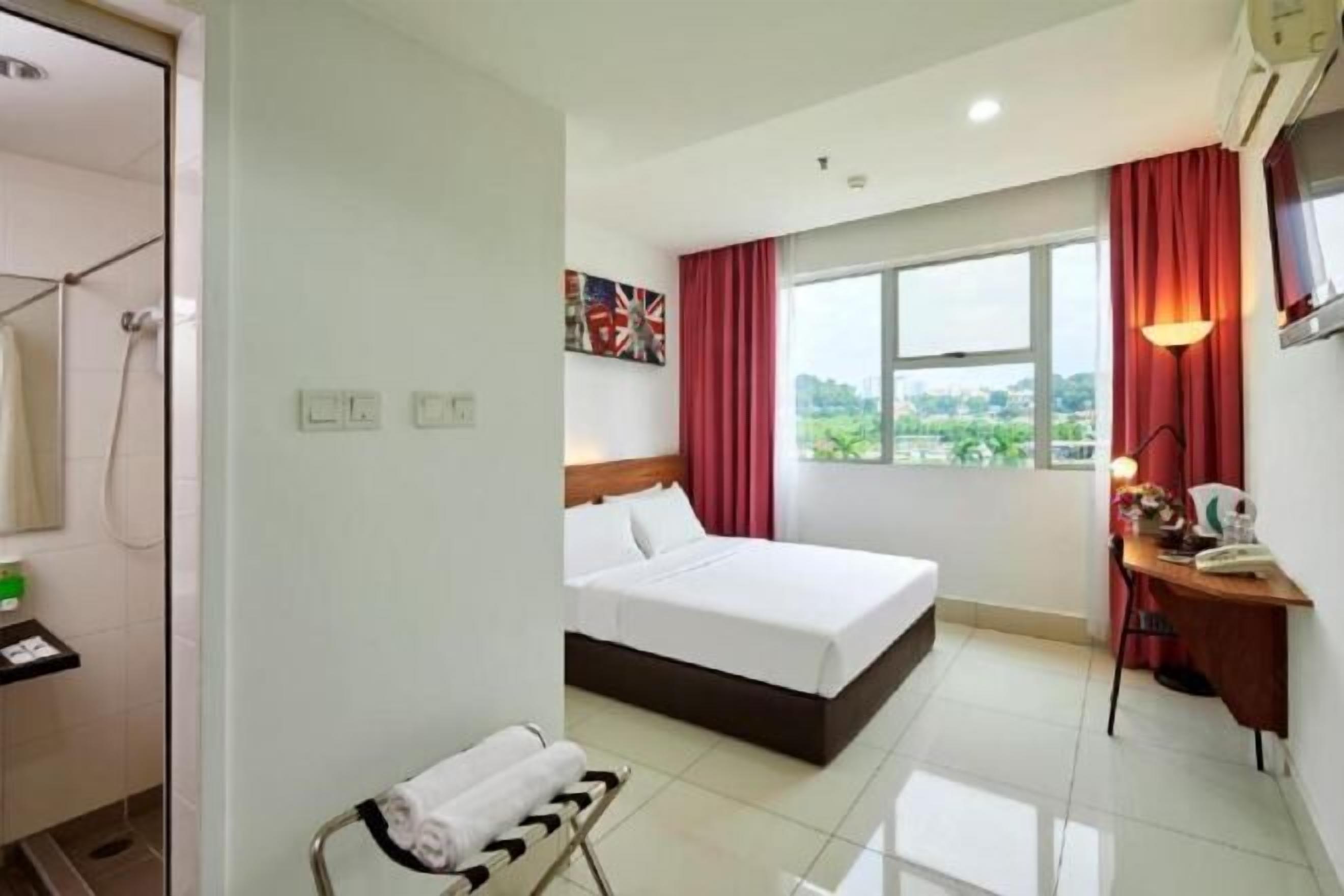 布置獨特、書桌、遮光布/窗簾、隔音