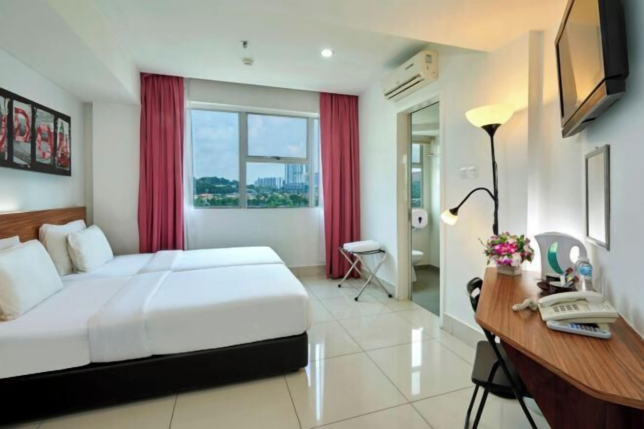 布置獨特、書桌、遮光布/窗簾、隔音